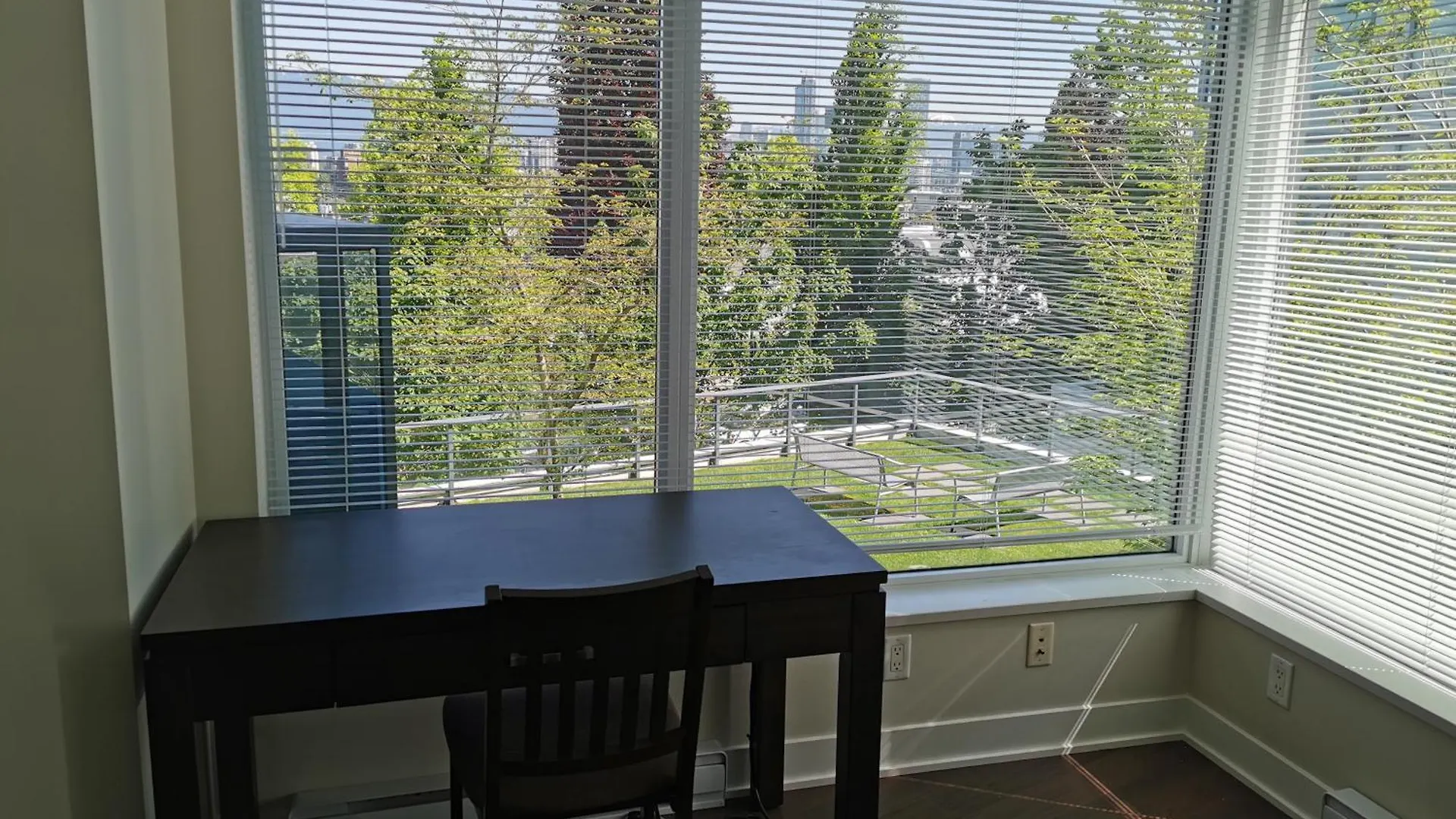Apartment Relocation Special -Kits Garden View Condo Vancouver