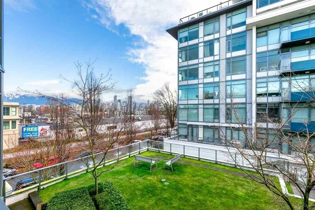 Relocation Special -Kits Garden View Condo Vancouver Canada