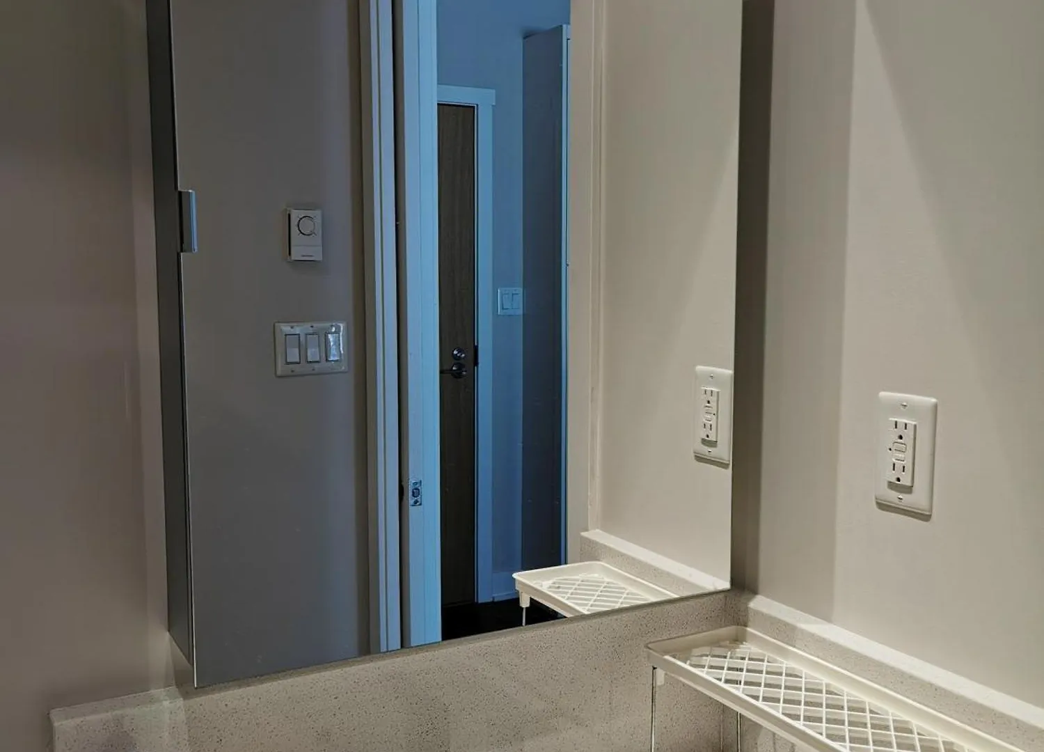 Apartment Relocation Special -Kits Garden View Condo Vancouver Canada